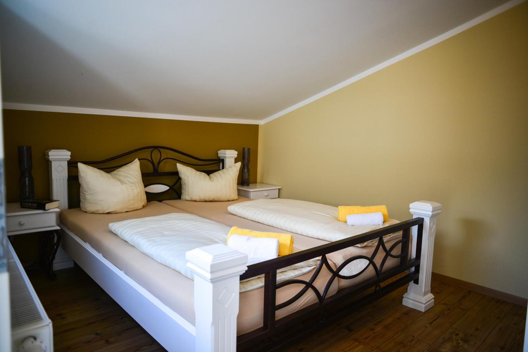 - Zoo Apartment