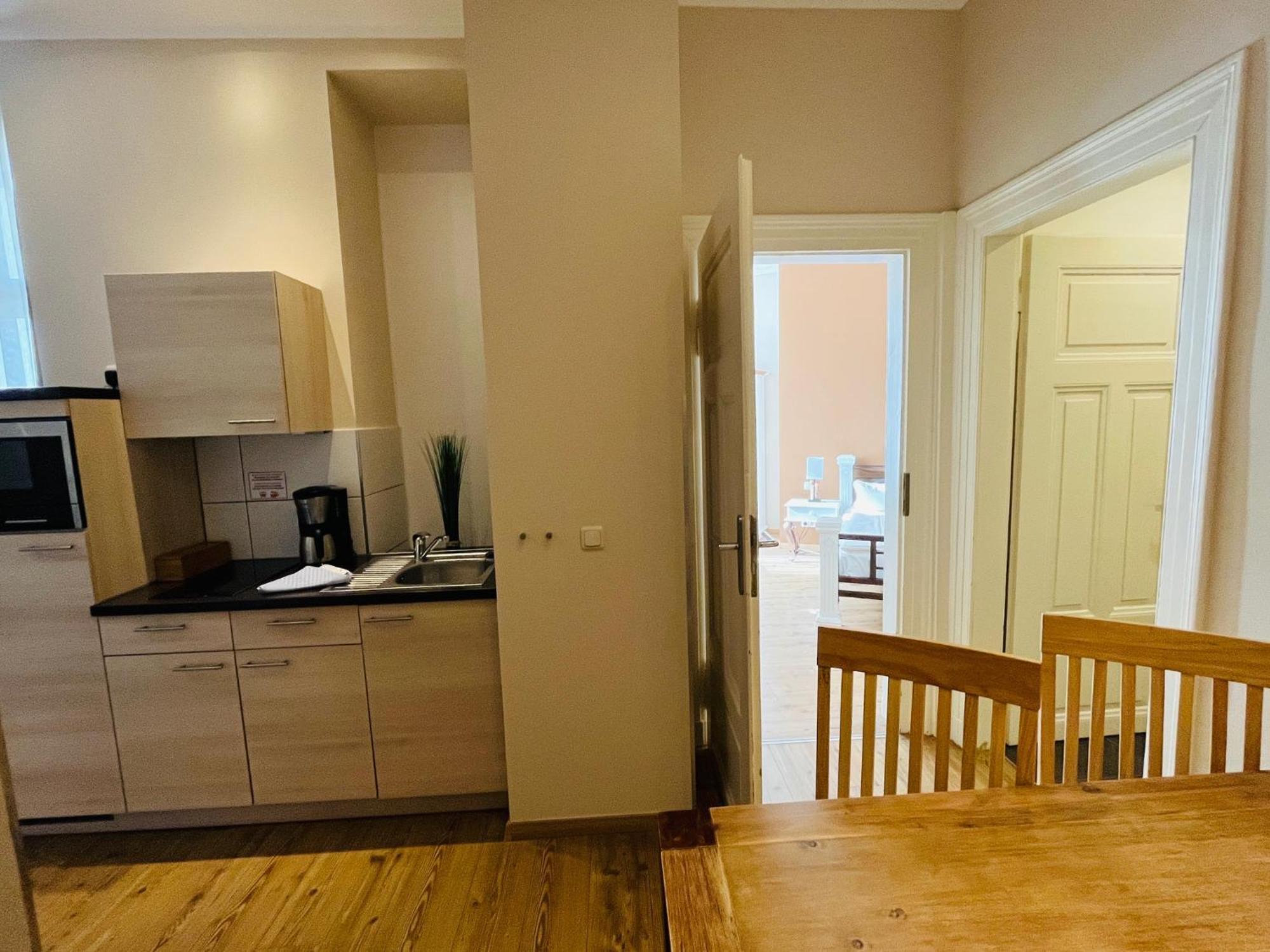 - Zoo Apartment *